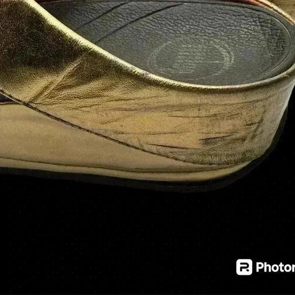 Women’s size 10 FitFlops, Cha-Cha, in bronze - Picture 4 of 11